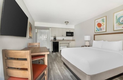 Canyon Corridor Hotel | Desert Escape Villa w/Pools, Spa, Waterslides & Palm Springs Adventure