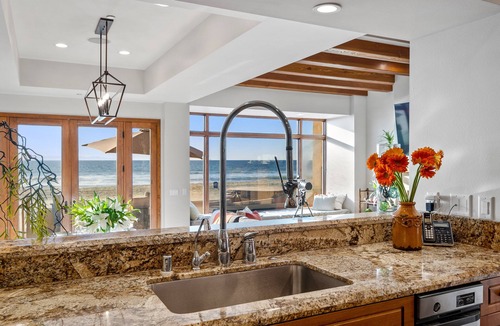 Oxnard Shores House | Designer Beachfront Villa in Oxnard Shores.