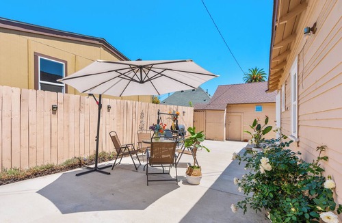 Alhambra Apartment | Detached house 2 Bedroom 1 Bathroom Prime & Private location King Bed! 1109