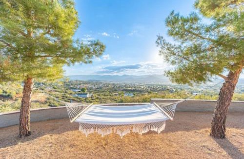 Dewey-Humboldt House | Dewey Mountain Getaway 3BR Home with Hot Tub, Gym and Sauna
