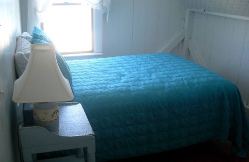 Plymouth Cottage | DIrect Ocean Front Cottage with Private Stairs to White Horse Beach