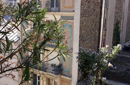 Amerique Apartment | Discover Paris and stay Beautiful & Cozy Apartment in the Jourdain Village.