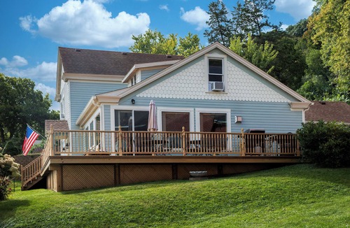 Minneiska House | Discover ‘Riverview Radiance,' a 5BR Minneiska marvel where the Mississippi meets modern luxury. Perfect for large groups, this home boasts a fully-equipped kitchen, sprawling views, and a suite of entertainment options. Revel in comfort with plush