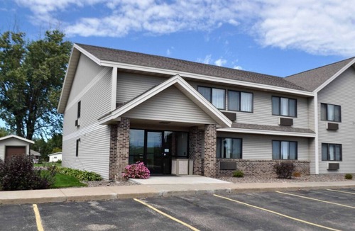 Thorp House | Dive Into Your Dream Vacation! 2 Comfortable Units, Free Parking, Pets Allowed