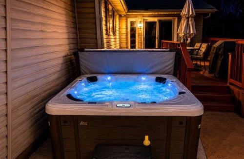 Lyndon Station Villa | Dog-friendly 6-acre 5BR 3BA home, game room, deck, Wisconsin Dells 10min