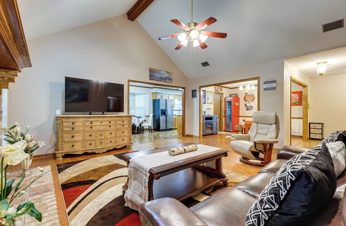Semmes House | Dog-Friendly Alabama Retreat w/Patio & Fire Pit!