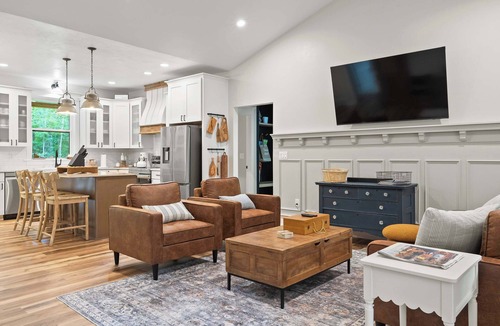 Egg Harbor House | Dog-Friendly- EggHarbor w/outdoor bar and grill