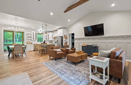 Egg Harbor House | Dog-Friendly- EggHarbor w/outdoor bar and grill