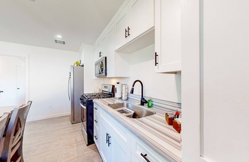 Canyon Country House | Dog-friendly guest house with scenic views, private washer/dryer, & shared grill