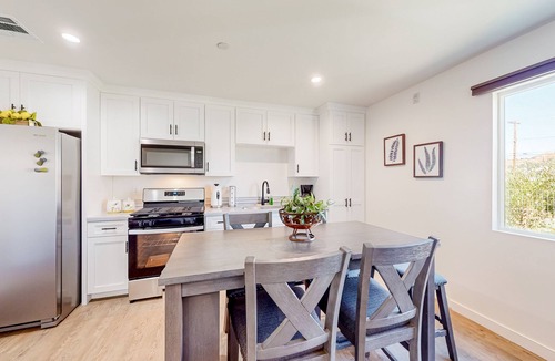 Canyon Country House | Dog-friendly guest house with scenic views, private washer/dryer, & shared grill