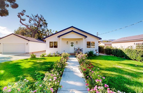 Canyon Country House | Dog-friendly home with outdoor space, grill, amazing views, AC, & W/D