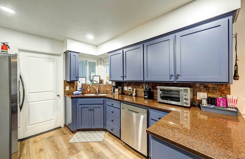 Oakhurst Cottage | Dog-friendly Oakhurst Home: Walk to Downtown!