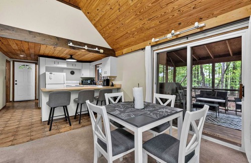 The Woods Cabin | Dog Friendly w/FirePit, Fiber WiFi & Resort Access