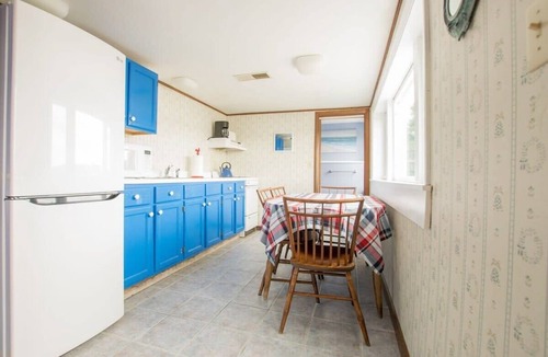Eastham Cabin | Dog Friendly Waterfront Home!