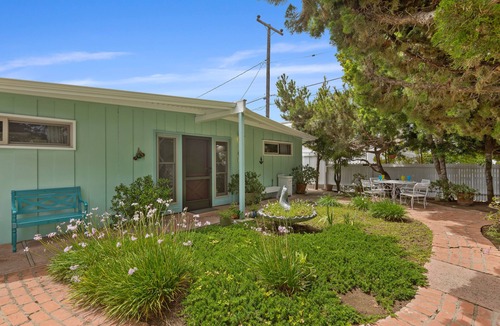 Carpinteria House | Dolphin's Cove- Just Walk Across To The Beach!