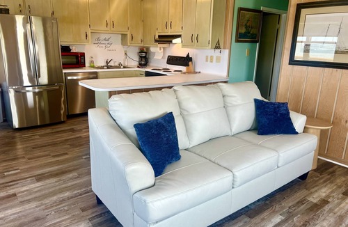 Indian Bay House | Dolphin Watch A - Remodeled - Waterfront Fishing Paradise! Bring your Dog!