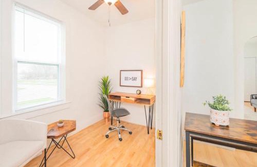 Oshkosh House | Downtown 2 Bedroom Home - Office