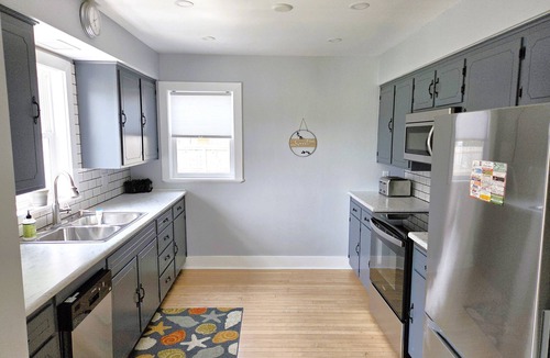 Algoma House | Downtown Algoma - Walk to Beach, Shops, Marina. Easy access to Door County!