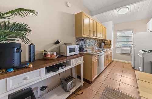 West Beach Apartment | Downtown Apartment by the Beach!