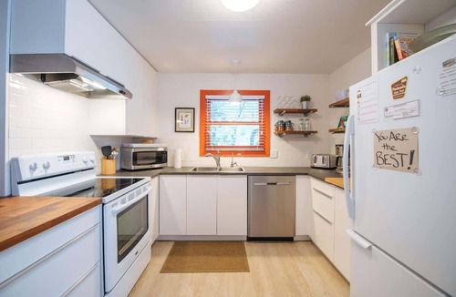 Baileys Harbor House | Downtown Baileys Harbor Retreat · Walk to Dining