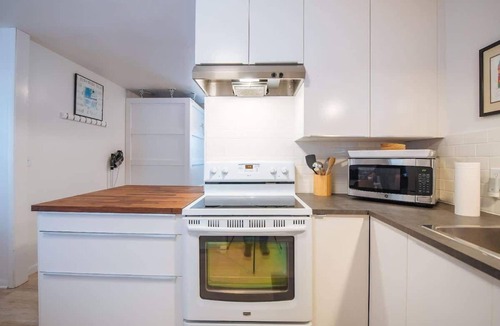 Baileys Harbor House | Downtown Baileys Harbor Retreat · Walk to Dining