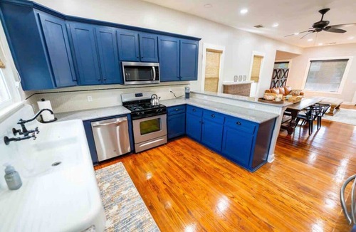 Riviera - Westchester House | Downtown Bakersfield Home w/Yard & Smart-TVs