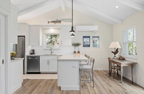 Laguna Cottage | Downtown but secluded cottage
