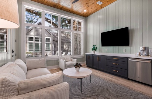 Fairhope Cottage | Downtown Cottage Hideaway Suite D