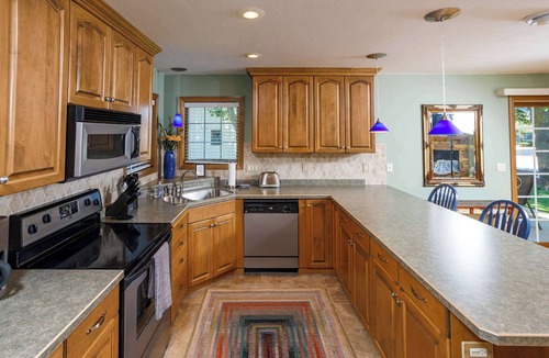 Fish Creek House | Downtown Fish Creek, Sleeps 6 - Yellow Birch Cottage