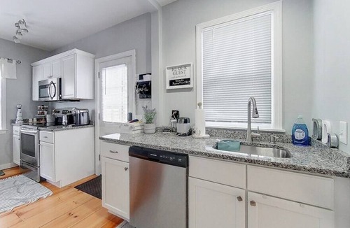 Yachting Village Cottage | Downtown Harbor Dream - Gorgeous Harborside Cottage