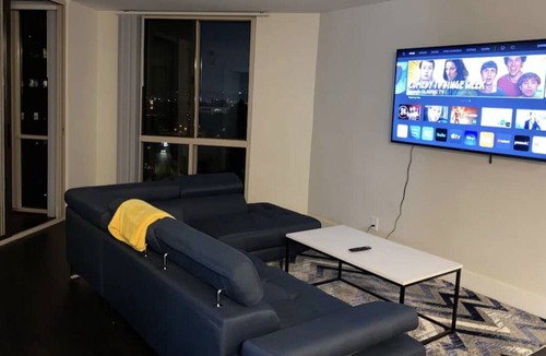 Beverly Hills Apartment | DOWNTOWN LA!! 2bedroom Modern unit in Tower. 420 friendly. Beautiful views ☀️
