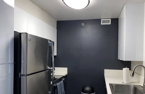 Beverly Hills Apartment | DOWNTOWN LA!! 2bedroom Modern unit in Tower. 420 friendly. Beautiful views ☀️