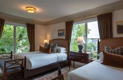 Leesburg's Old and Historic District Hotel | Downtown Leesburg | Rooftop Bar + Wine Country
