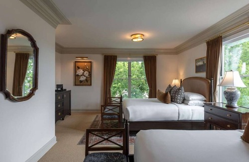Leesburg's Old and Historic District Hotel | Downtown Leesburg | Rooftop Bar + Wine Country