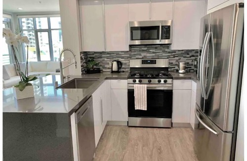 East Village Apartment | Downtown Luxury - 2 bed/2 bath/2 parking