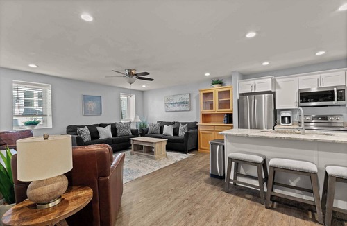 Yachting Village Condo | Downtown Newport Escape on Coveted Thames Street