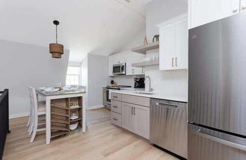 Newport House | Downtown Newport Penthouse