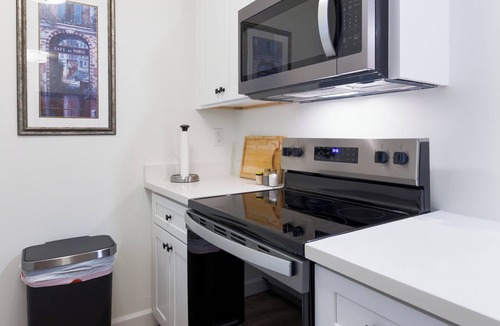 Biloxi Condo | Downtown Ocean Springs Getaway w/pool and optional golf cart