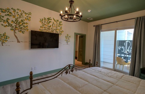 Biloxi Bed & Breakfast | Downtown Ocean Springs Suite 202