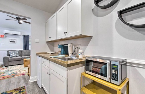 Ocean Springs Apartment | Downtown Ocean Springs Retreat: 1 Mi to Beach!