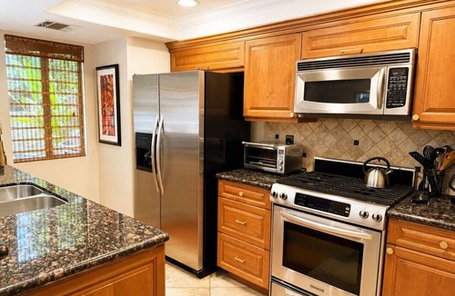 Historic Tennis Club Condo | Downtown Palm Springs 2BR Condo with Pool