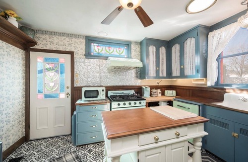 Paso Robles House | Downtown Paso Robles Victorian Walk to Wine + Dining