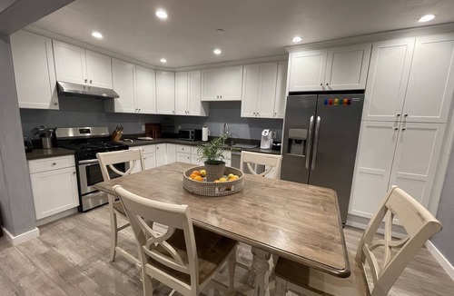 Ventura Apartment | Downtown Ventura, ocean view,1 car garage, pet friendly