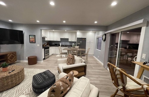 Ventura Apartment | Downtown Ventura, ocean view,1 car garage, pet friendly