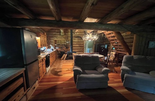 Alma Apartment | Dragonfly Cabin, hot tub, Sauna, hiking trails