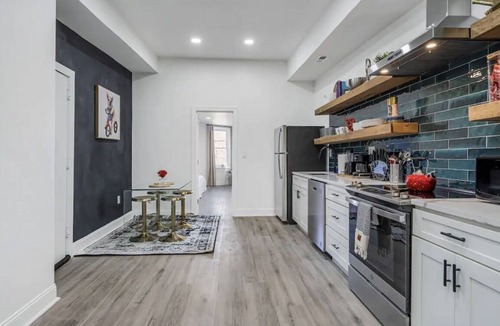 Downtown Baltimore Apartment | Dream Loft! Cali King Beds/Parking/Wine/Patio!