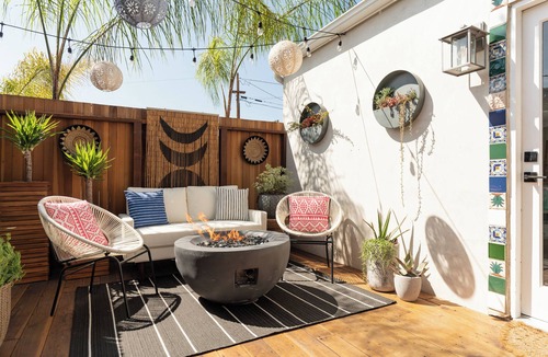 East Mesa House | Dreamy Beach Cottage with Jacuzzi and Sauna~ Walk to the Beach & Park