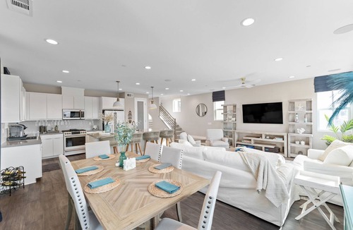 Oxnard Shores Condo | Dreamy Beach House with Pool/Spa - 5 Mins to Beach