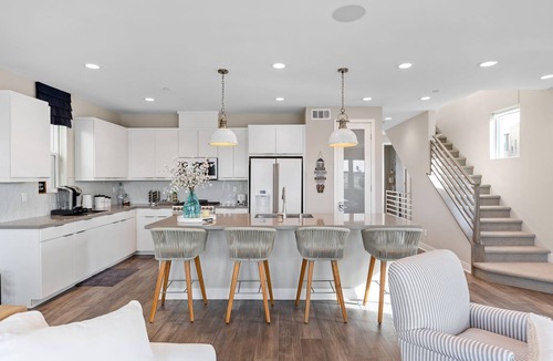 Oxnard Shores Condo | Dreamy Beach House with Pool/Spa - 5 Mins to Beach