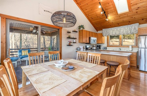 The Galena Territory House | Driftless Haus | Hot Tub · Fire Pit · 3 King Ensuites | Galena Territory